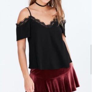 Kimchi Blue (Urban Outfitters) Veda Cold Shoulder Top